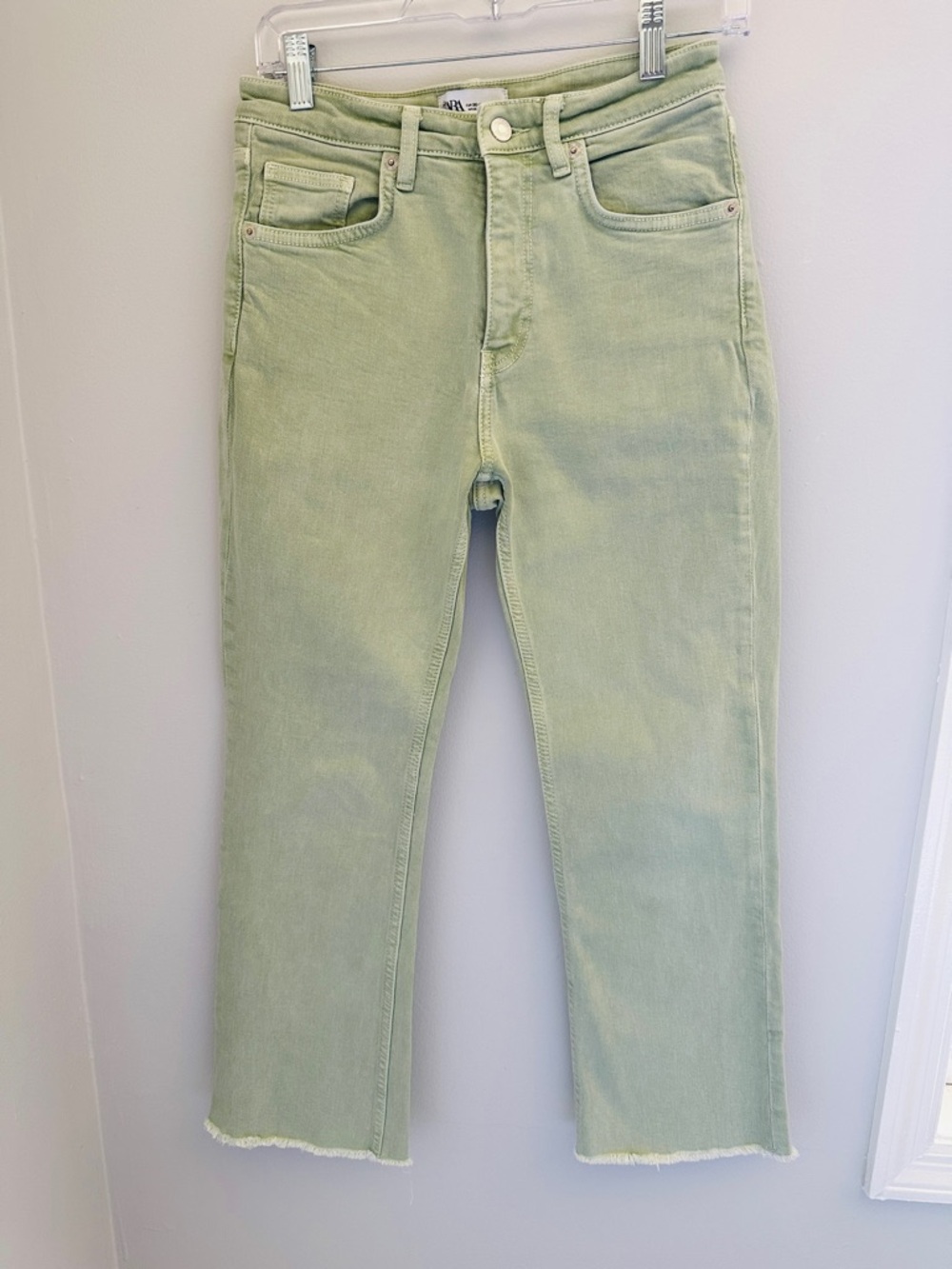 Zara Light Green Cropped Straight Jeans Size 4